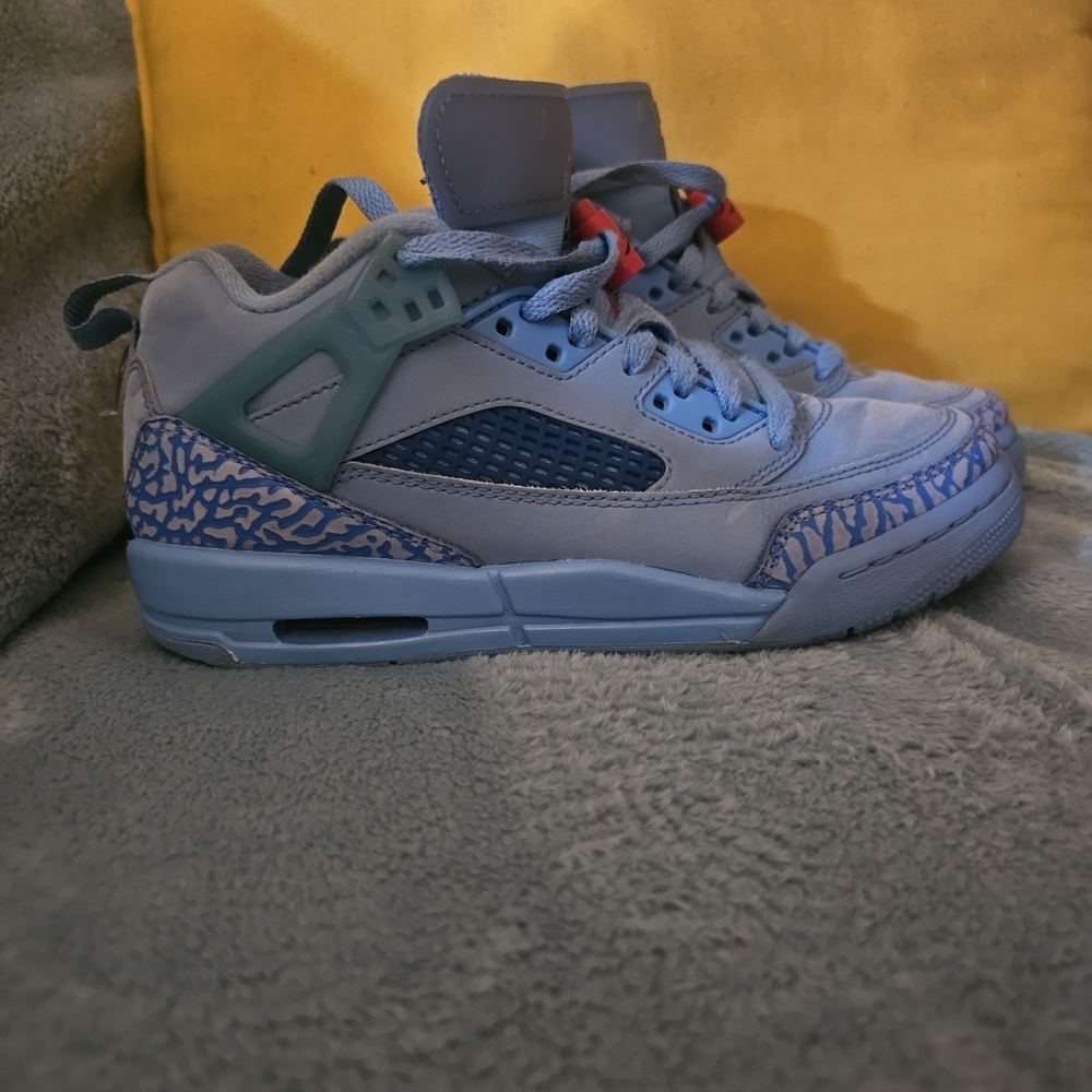 Jordan Spizike Low Houston Oilers Kids Sneakers in Gray and Blue. 4.5Y Unisex